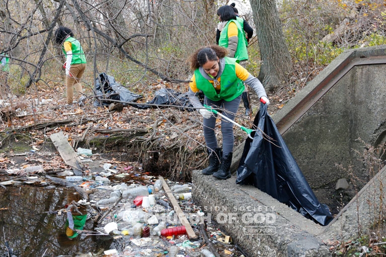 world mission society church of god new york long island mother's street cleanup MG 1701